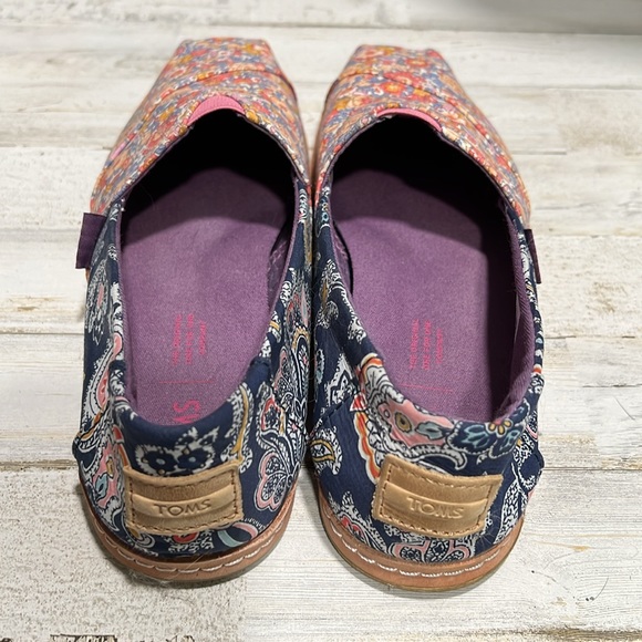 Like New Slip On Toms Women’s size 6.5 - Picture 6 of 6